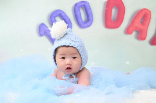 鹤壁宝宝脸上起红疹子