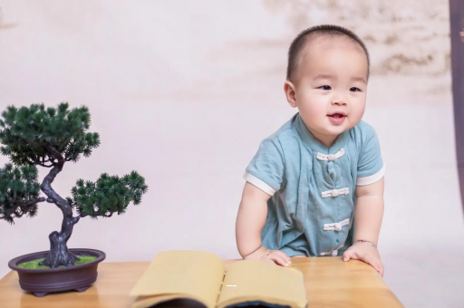 鹤壁宝宝抓耳朵是什么原因
